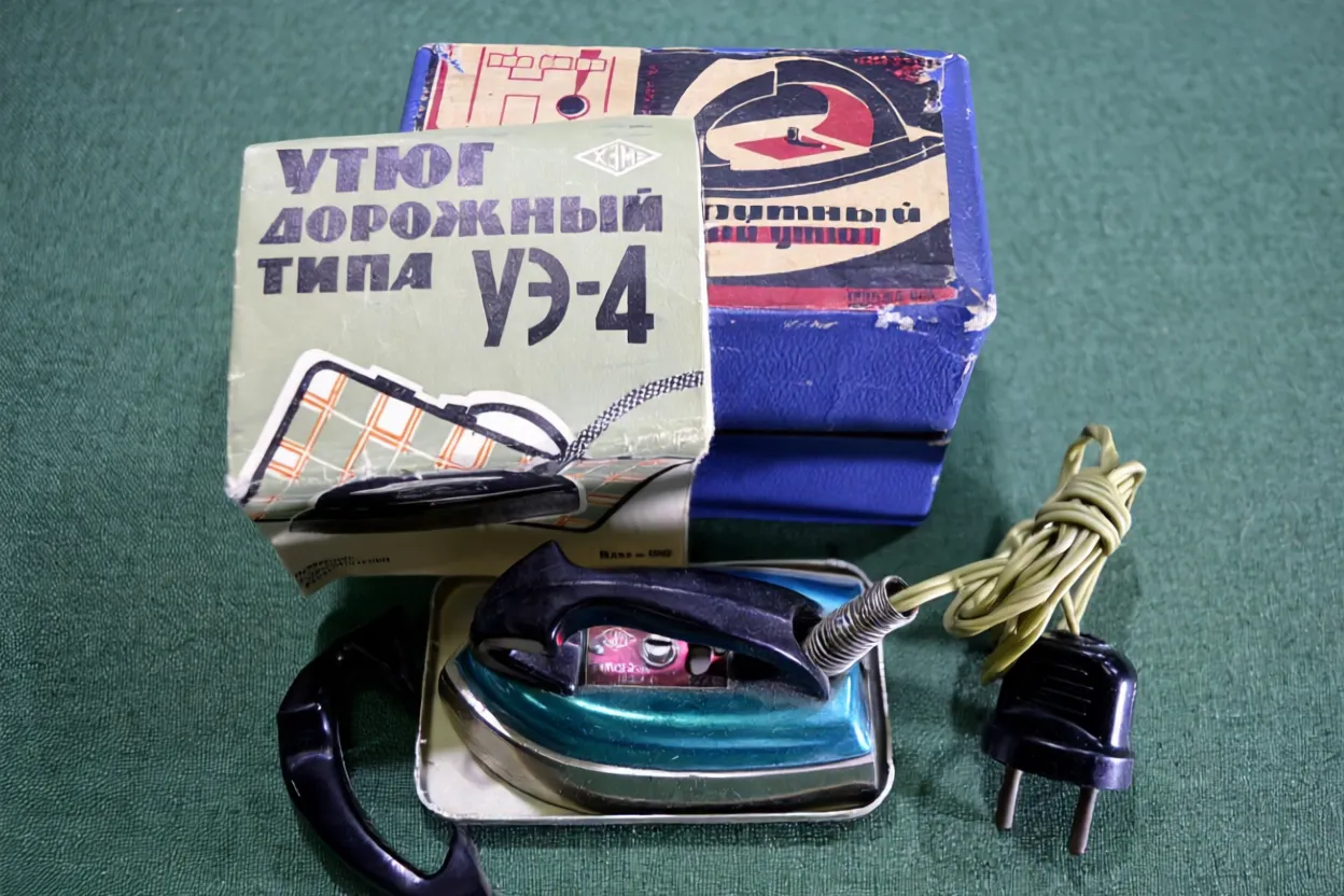 Откуда пошло выражение "Из каждого утюга слышно"?