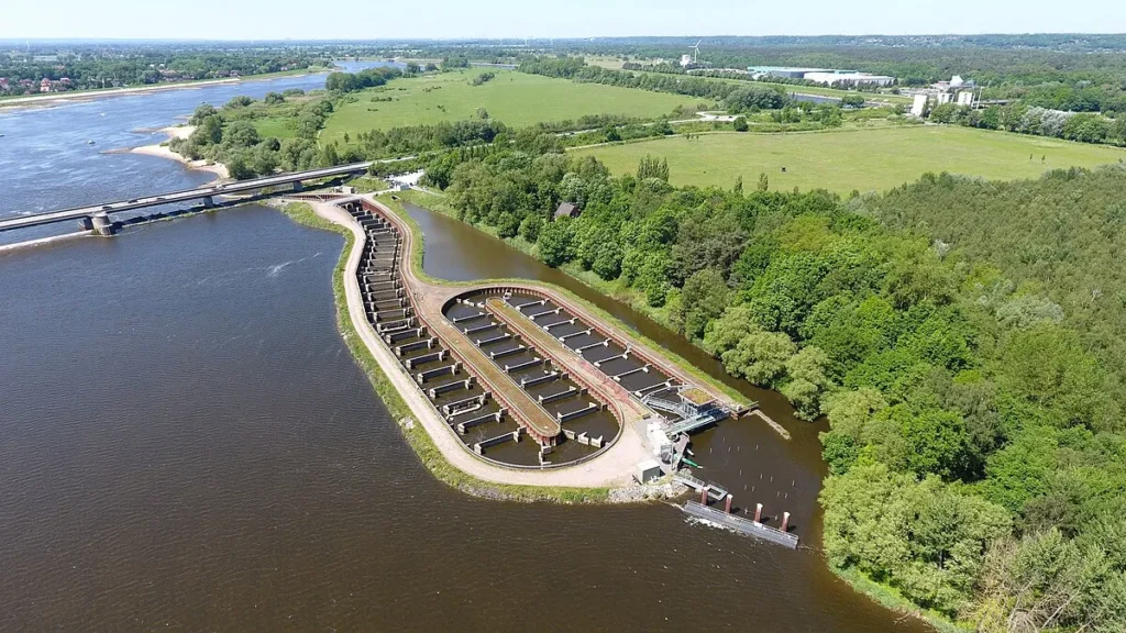 Самый большой рыбоход в Европе на плотине Гестахт на реке Эльба